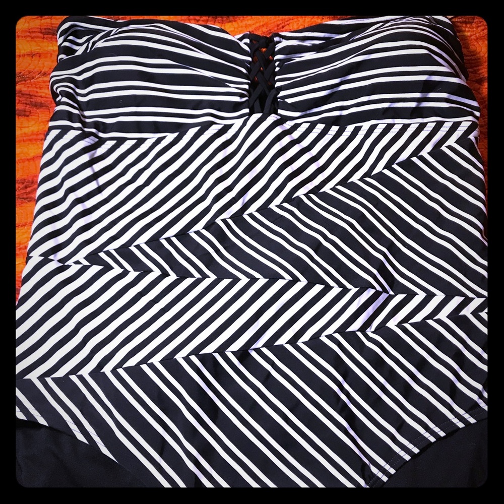 ❤️Swim sexy❤️ Size 22  black and white